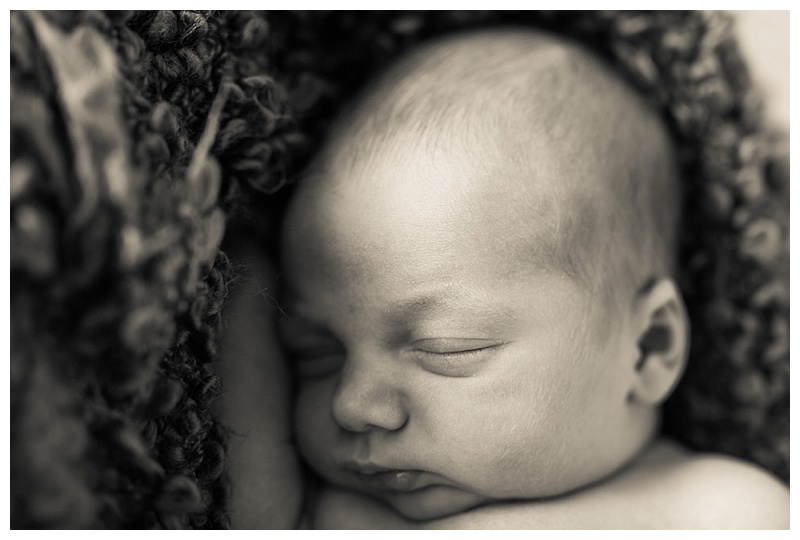 Best Kelowna Newborn Photographer_0037.jpg